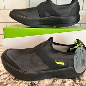 OOFOS Men's Black and Neon Green Sneakers